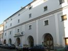 ve starm pivovaru se prodvaj auta