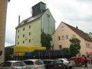 a sousedn pivovar Lowenbrau